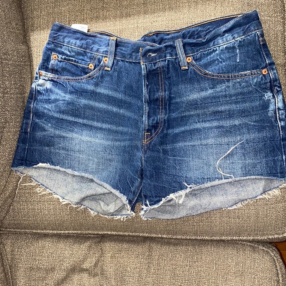 Levi’s raw cut shorts